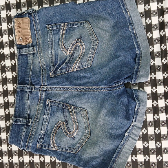 Silver Jeans Suki Mid Shorts - Picture 6 of 6